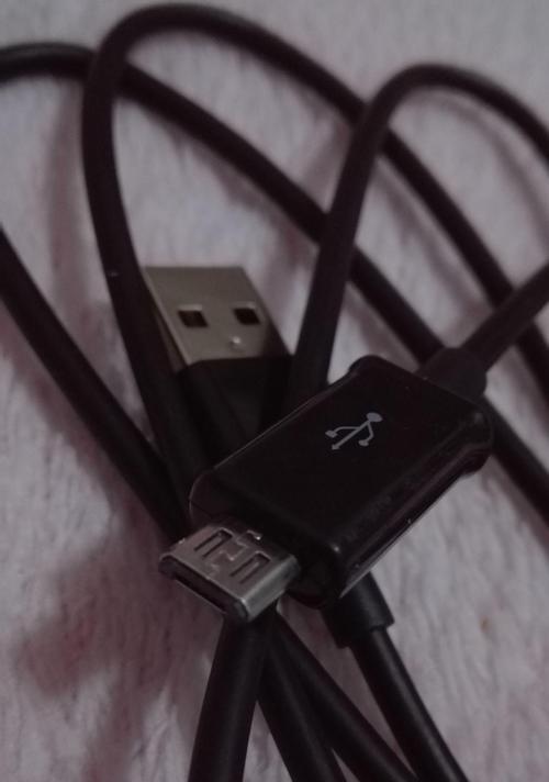如何让数据线更整齐？（有效管理数据线，提高工作效率）
