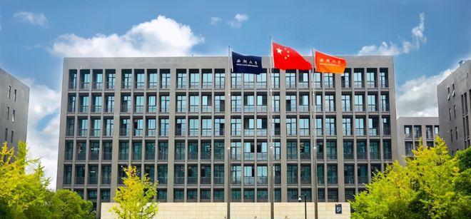 探秘湖畔大学（培养创新能力，开拓国际视野，湖畔大学引领未来教育）