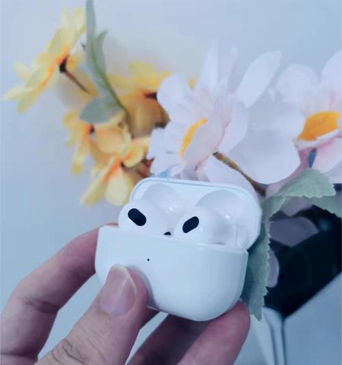 苹果耳机的使用体验（品质出众的苹果耳机能够带给你全新的音乐体验）