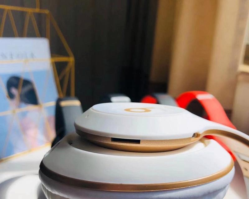 以录音师蓝牙耳机如何改善工作体验（探索职业录音师使用蓝牙耳机的优势与挑战）
